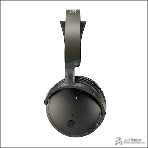 Maxwell side profile playstation, showcasing earcups and headband